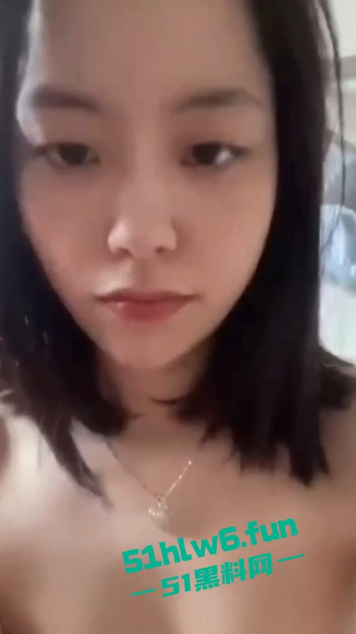 成都极品骚妻【范梓幄】在家是良家人妻,私下却下海卖逼竟是被老公逼着做鸡,只为还贷款养家。-4