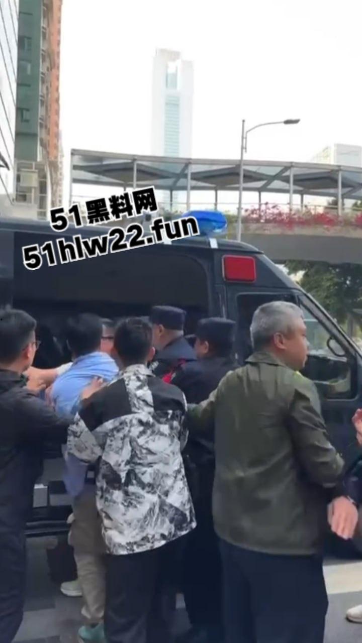 广东林和村警民冲突事件,贪官哄骗村民回迁十年依旧没有房产证,村民上访被警察殴打带走。-10