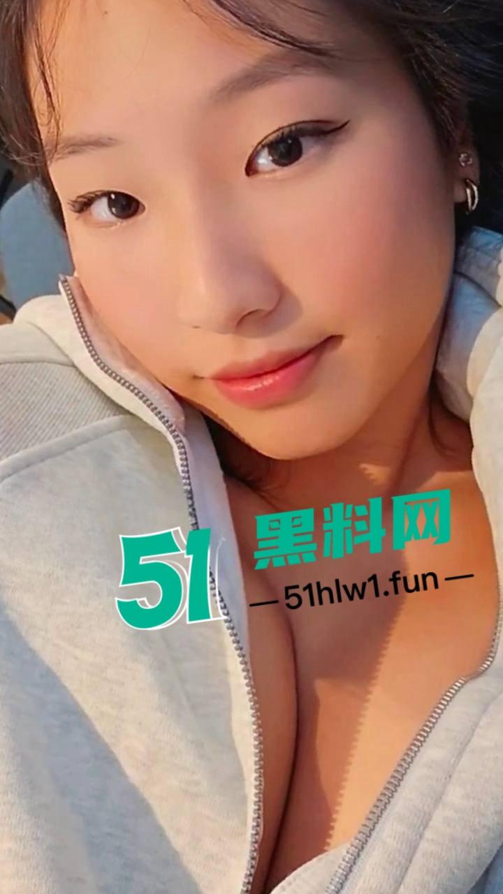 北美留学圈第一骚母狗【陈晞文】露奶露逼勾男同学,沉迷黑人大鸡吧抽插顶到子宫嗷嗷叫!-5