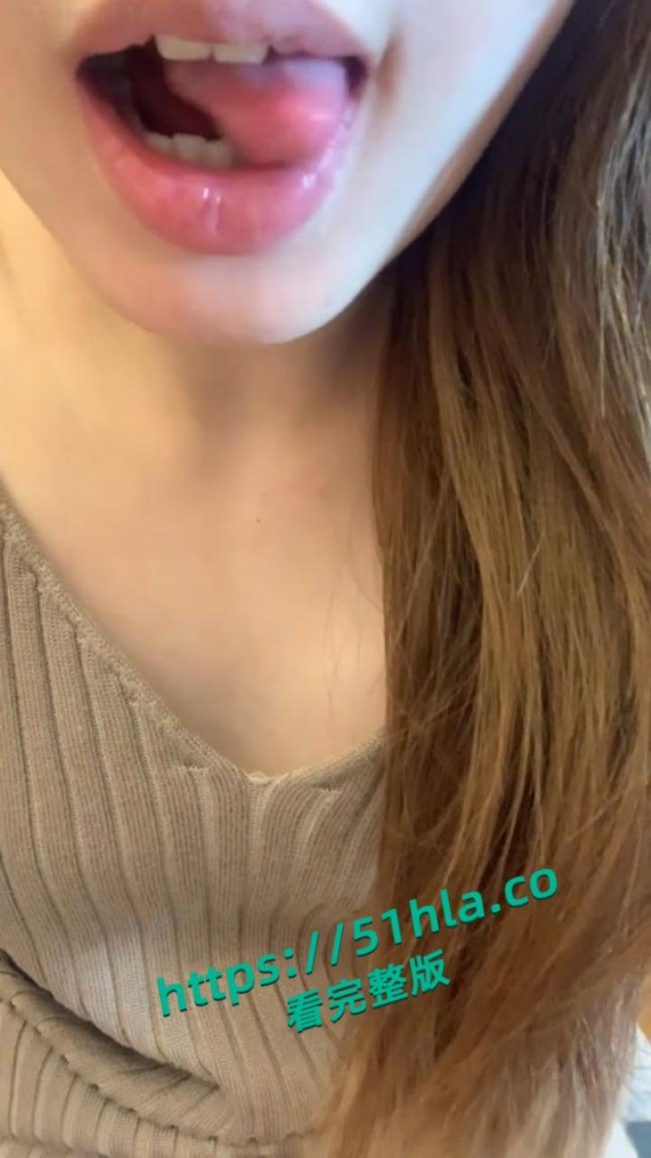 极品推特网红生物老师【闵儿】长裙撩骚诱惑学生，脱下丁字裤自慰，粉嫩小穴被抽插至白浆狂流！-3