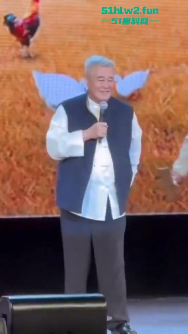 赵本山全球巡回演出在纽约开启第1站,场面宏大人流爆满果然是喜剧之父这影响力杠杠的。-1