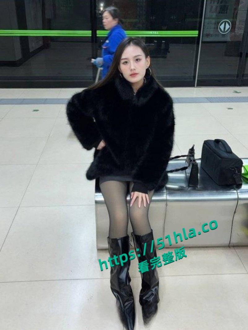 陕西西安极品舞蹈生惨遭分手后被渣男曝光,私拍深喉口爆一字马样样精通,完美露脸淫骚至极!-2