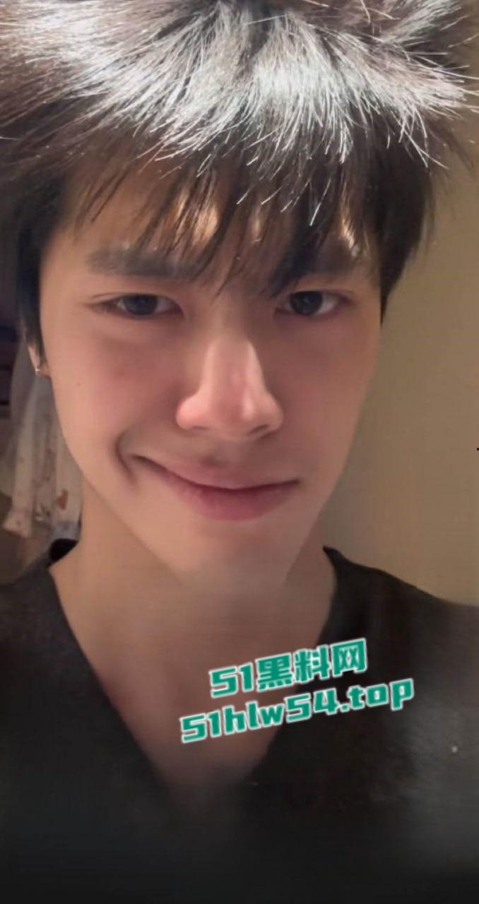 百万网红【碎叫叫】【626】分手内幕大揭秘,抖音情侣博主翻车高颜值CP崩塌,性爱视频还惨遭流出!-5