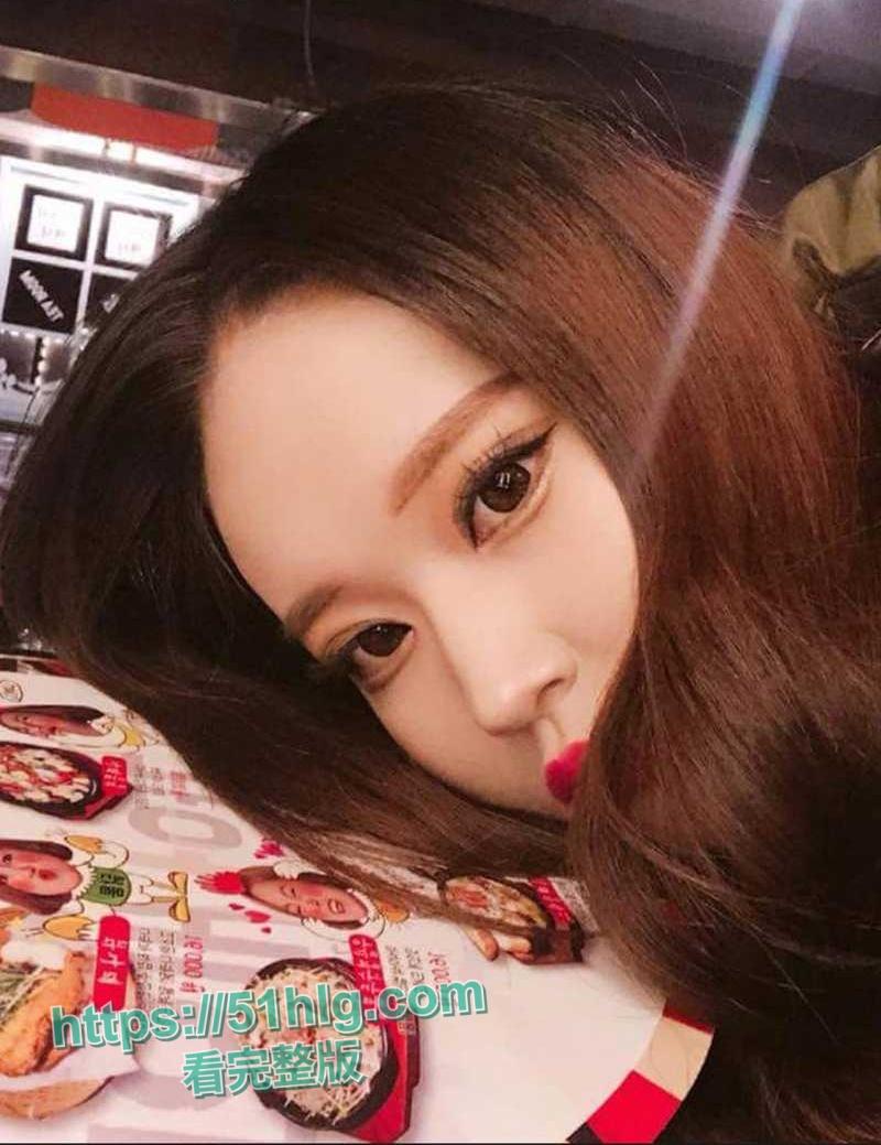 【杭州】美丽女大学生【张雅】的金主调教之路!吸精母狗口爆吞精,惨遭鞭打带狗链,榨精狂暴惨不忍睹-3