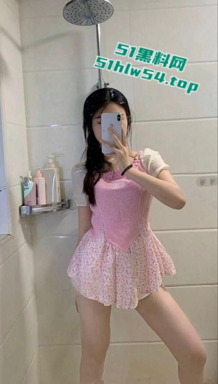 深度体验探探约炮到高中同班同学,当年的清纯班花女神沦为骚母狗,车震吃鸡反差刺激感十足!-3