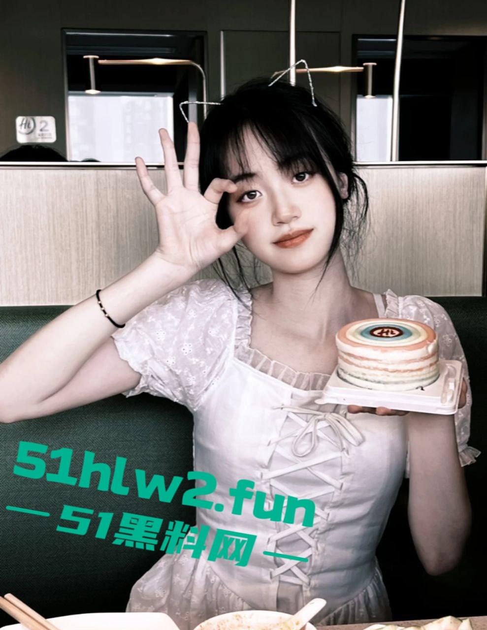 扬州大学骚母狗投稿出圈,JK黑丝无套后入骚气外露,逼脸同框看得粉丝心痒痒!-1