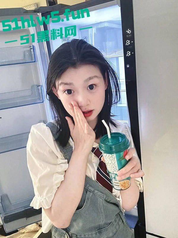 高颜值00后小妹【马莹莹】表面嫩妹私下母狗,背着男友出轨偷情脚踏多条船被男友发现,愤怒将视频曝光。-2