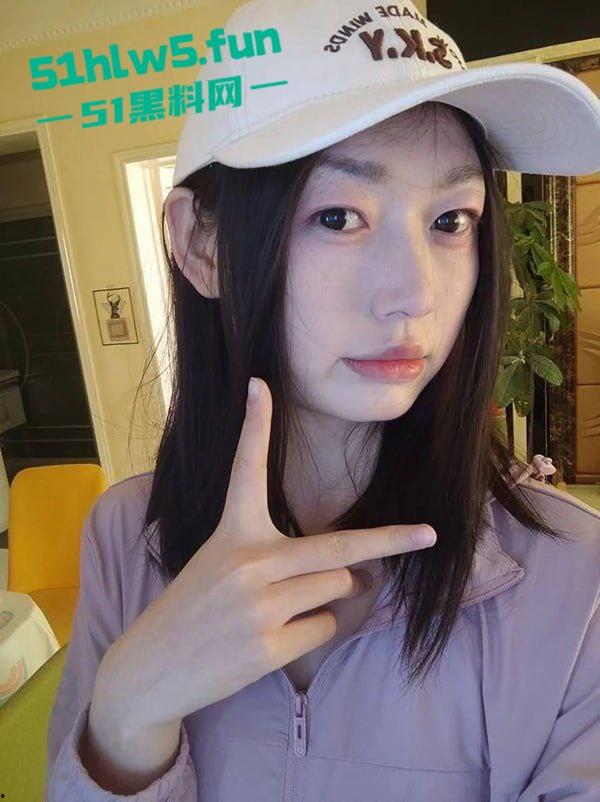 高颜值00后小妹【马莹莹】表面嫩妹私下母狗,背着男友出轨偷情脚踏多条船被男友发现,愤怒将视频曝光。-8