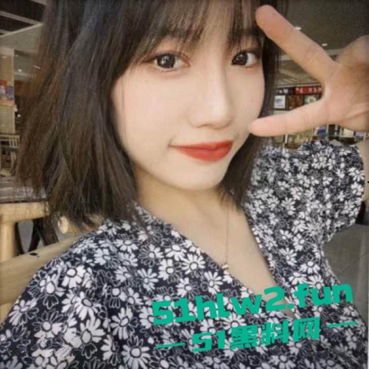 高颜值校花女神【林钰佳】清纯大眼反差学生妹,巨乳翘臀身材极品寝室自拍勾引金主,酒店约炮视频流出。-5