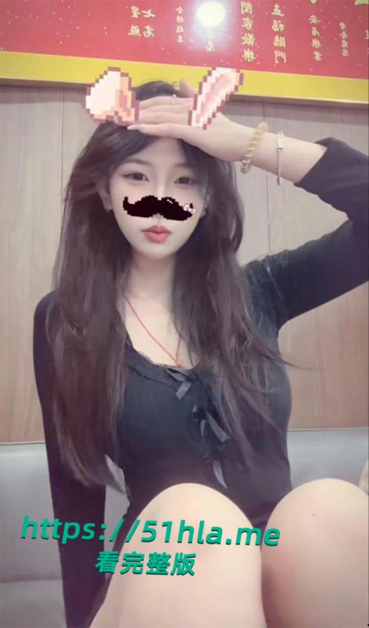 深圳华强北台球助教【钟意萱】约炮聊骚记录流出,性瘾母狗身穿性感黑丝被疯狂后入!-2