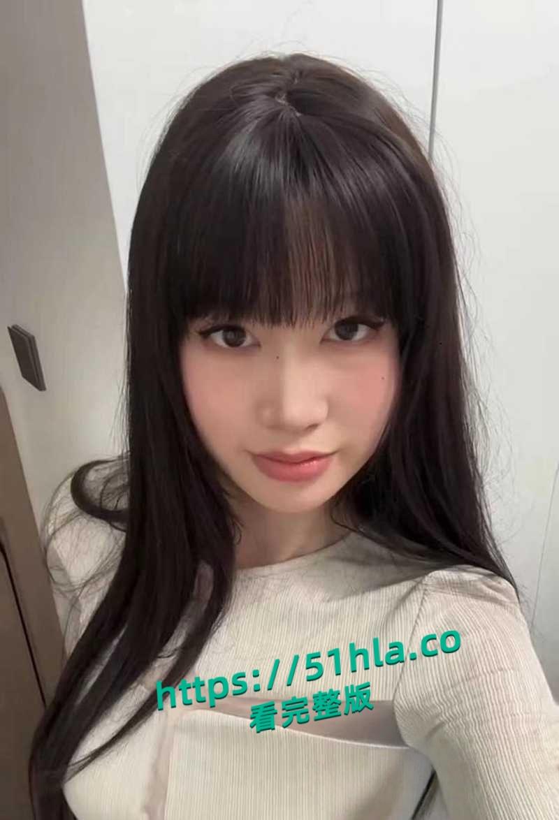 高颜值福利姬【银牌灌汤小笼包】自慰合集流出,性感美腿堪称完美炮架,花式自慰淫骚足交反差爆棚!-3