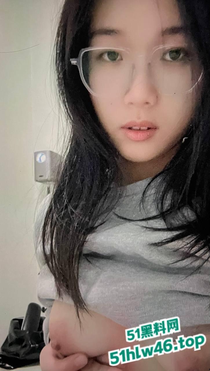 陕西渭南师范学院【陈小雨】背着男友出轨还惨遭炮友曝光,现在是全校出了名的肉便器!-7