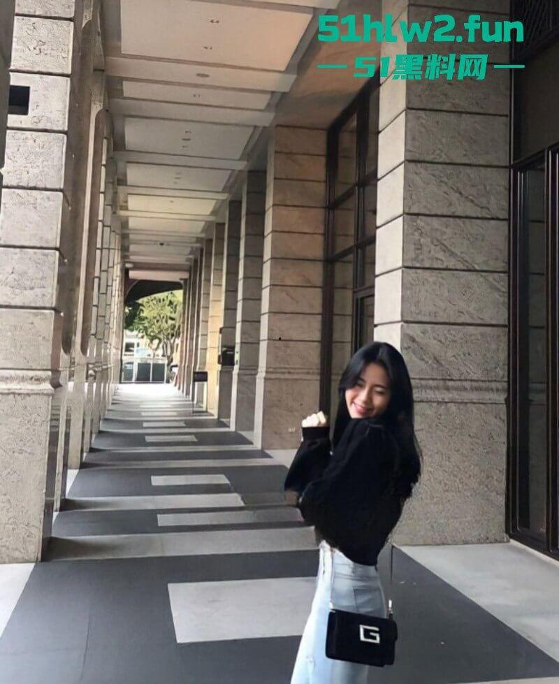 你喜欢的样子我都有,清纯颜值型女大学生送给男友的特殊开学礼物,泄欲发骚拍下视频被泄密!-4