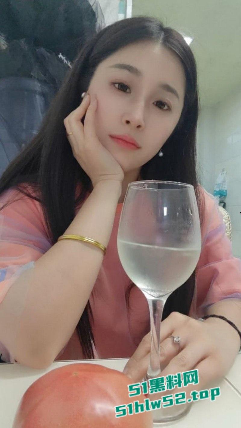 黑龙江伊春36岁化学老师【王玉萍】性欲奇强母狗,出轨老公同事酒店约炮被操出一身汗!-4