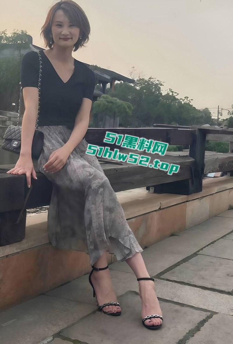 南阳内乡小卖部老板娘【王薇】勾引一米八体育生,高超手技令人欲仙欲死,少妇的魅力真是难以抵挡!-1