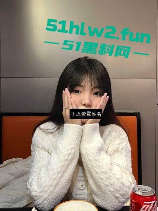 山东机电学院【刘亦媛】高颜值长腿学生妹,喜欢穿JK裙摆拍性感黑丝配白嫩蜜桃臀。-3