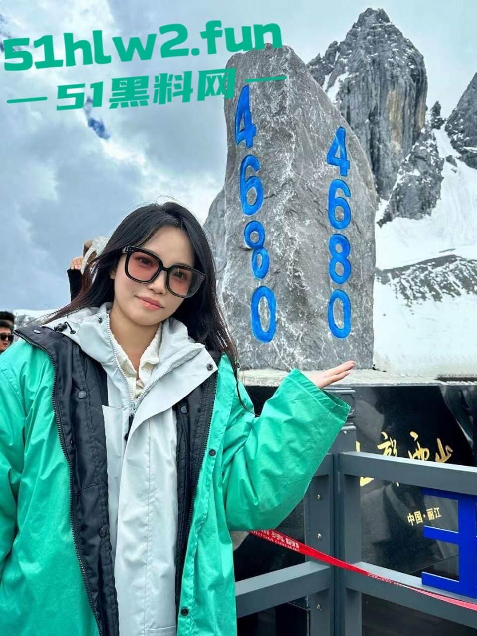 山东机电学院【刘亦媛】高颜值长腿学生妹,喜欢穿JK裙摆拍性感黑丝配白嫩蜜桃臀。-4