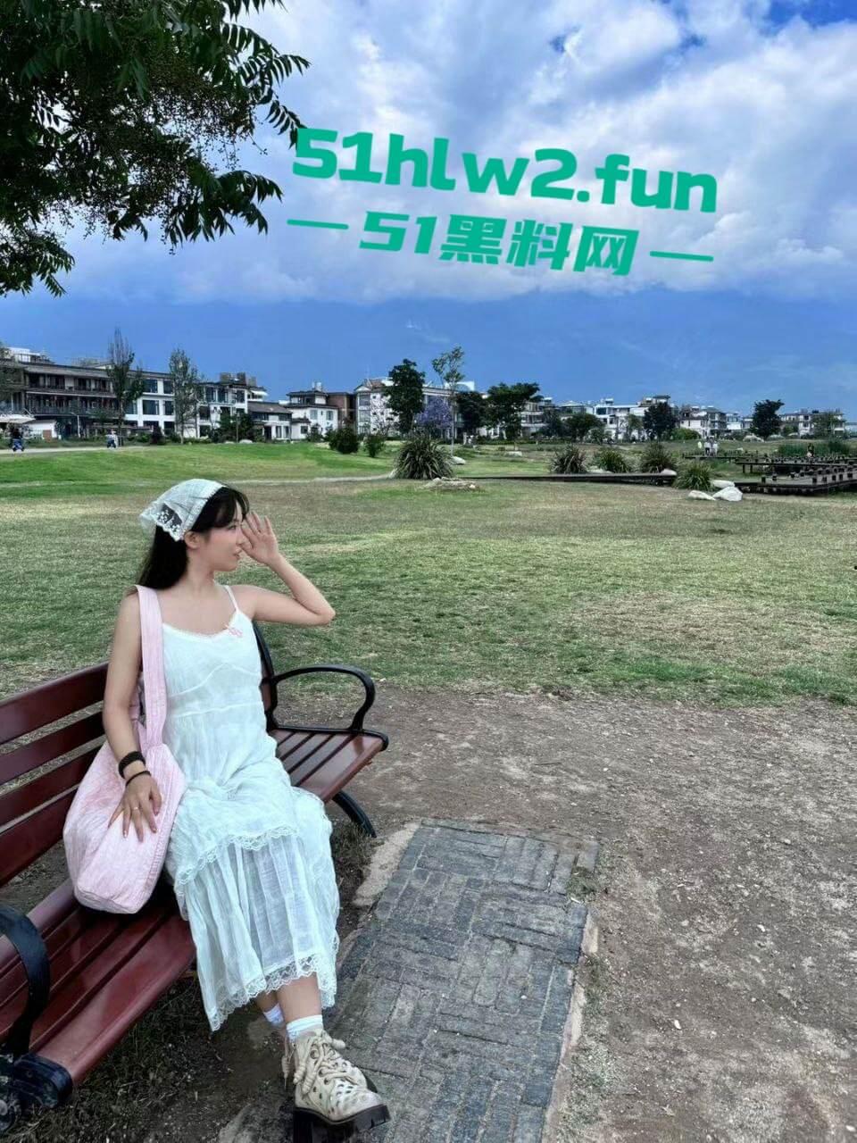 山东机电学院【刘亦媛】高颜值长腿学生妹,喜欢穿JK裙摆拍性感黑丝配白嫩蜜桃臀。-7