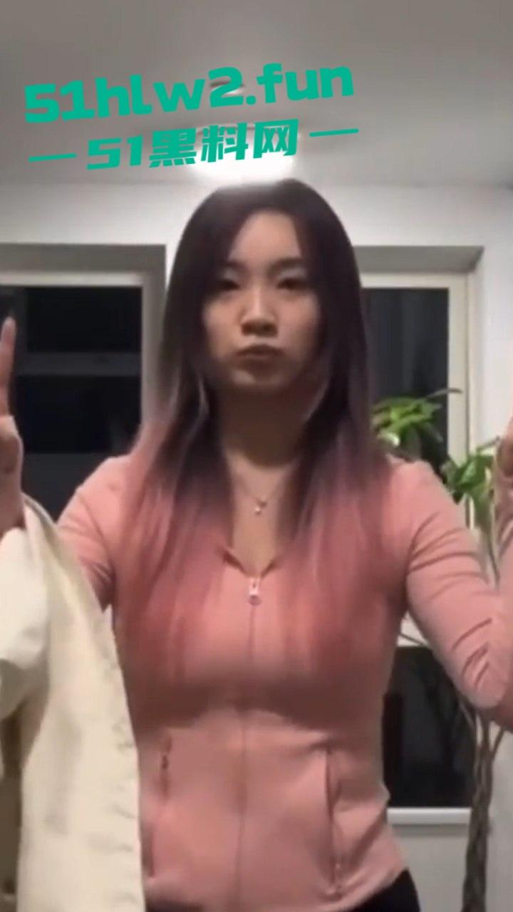 高颜值长腿学生妹,为了钱下海做伴游成金主大叔包养的金丝雀,白天仙气飘飘晚上变身母狗,忘我吃鸡骚气四溢。-8