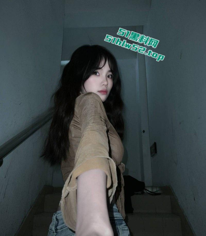 甘肃天水极品舞蹈生【王子婷】遭变态金主包养后疯狂开发,粗屌肛交爽到妹子淫叫连连!-2