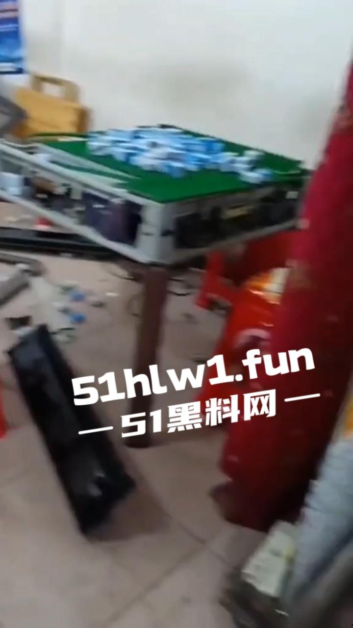 臭棋篓子太没牌品!男子打麻将被自摸胡牌 记恨对家没有碰 愤而打砸麻将馆!-7