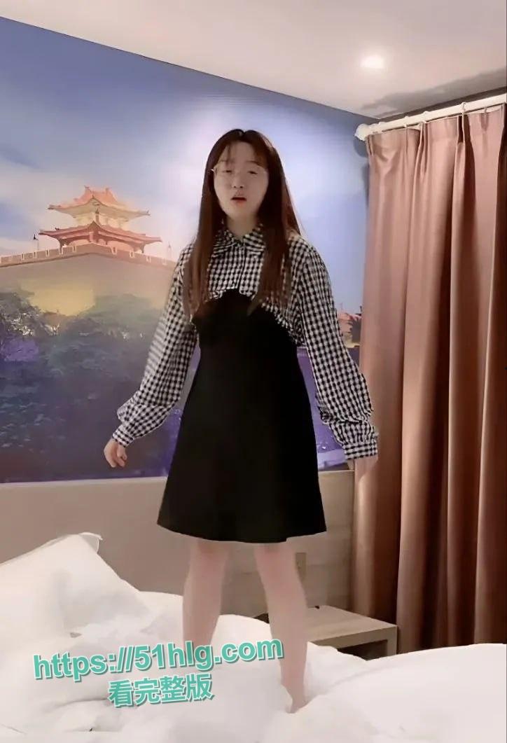 阜阳乡村网红赵小娜酒店激情做爱翻车现场!巨乳肥臀主动骑乘,简直就是骚浪贱!-1