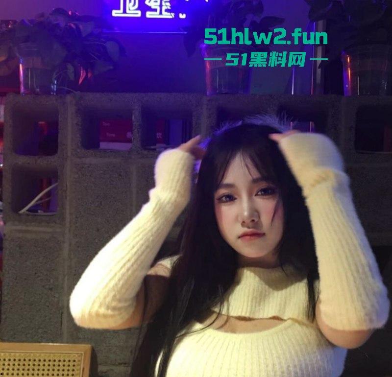 快手豪乳女神【不甜】大尺度自慰福利流出,假屌在小穴内快速抽插带出大量淫水,画面十分淫靡。-7