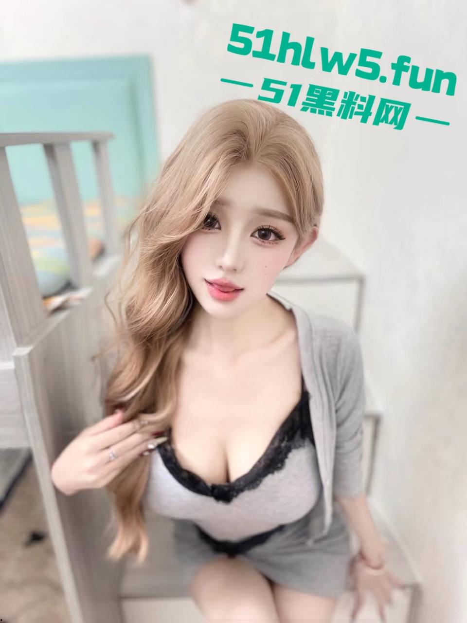 抖音高颜纯欲网红【sakura】原名【李旭】立着女同人设跟不同男人睡觉骗取礼物,真是又当又立。-6