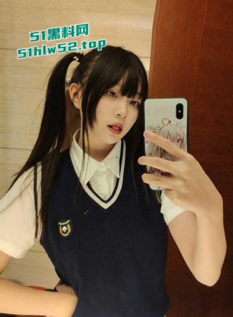 清纯白丝JK嫩妹与男友激情性爱，双马尾胯下卖力侍奉，娇嫩翘臀遭猛烈打桩，激情十足反差感拉满！-6