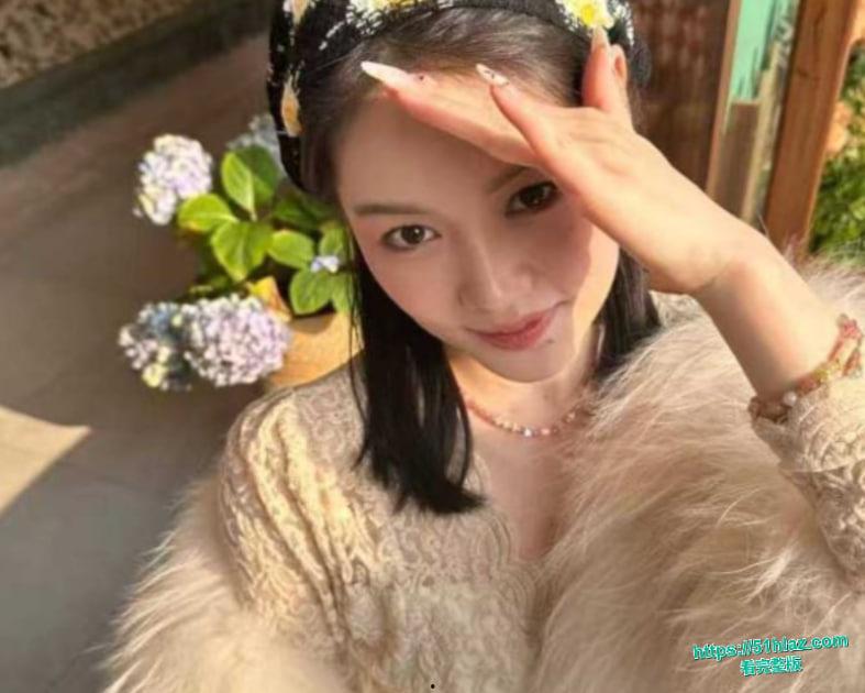 吉林延边母狗王茗雪恋爱期间被男友彻底调教开发 穿着情趣内衣的她主动迎合男友爬行口交后 被无套猛干翘臀-5