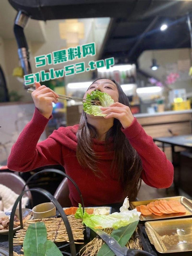 江西赣州极品骚母狗【周茹霞】约炮成瘾,口交吞精样样精通,女上位骑乘疯狂榨精!-2