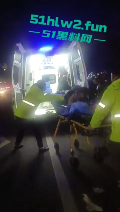 浙江丹州紫竹山庄女子【人兽与狗】性交,狗鸡巴卡阴道里面出不来只能送医救治,社死现场视频。-6