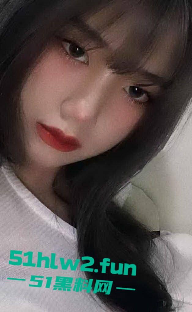 苏州夜店骚鸡【张怡彤】 高冷颜值大奶尤物,巨乳白嫩硕大腰肢纤细美腿修长居家自拍勾引客人,大尺度视图流出。-5