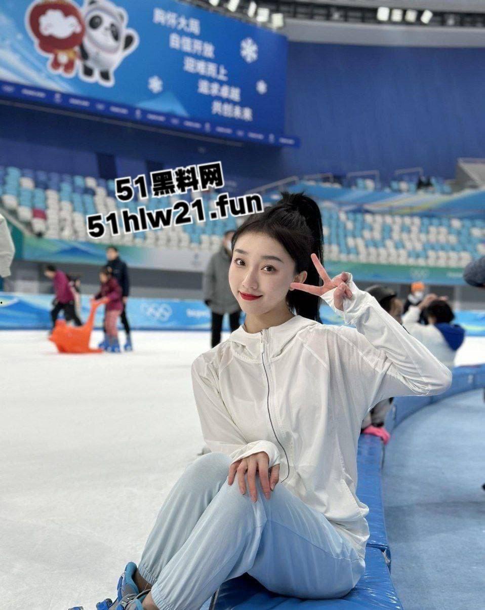 北京邮电大学【曾媛】绝美颜值校花女神,表面清纯私下竟如此反差爱舔蛋蛋,口交技术超一流。-1