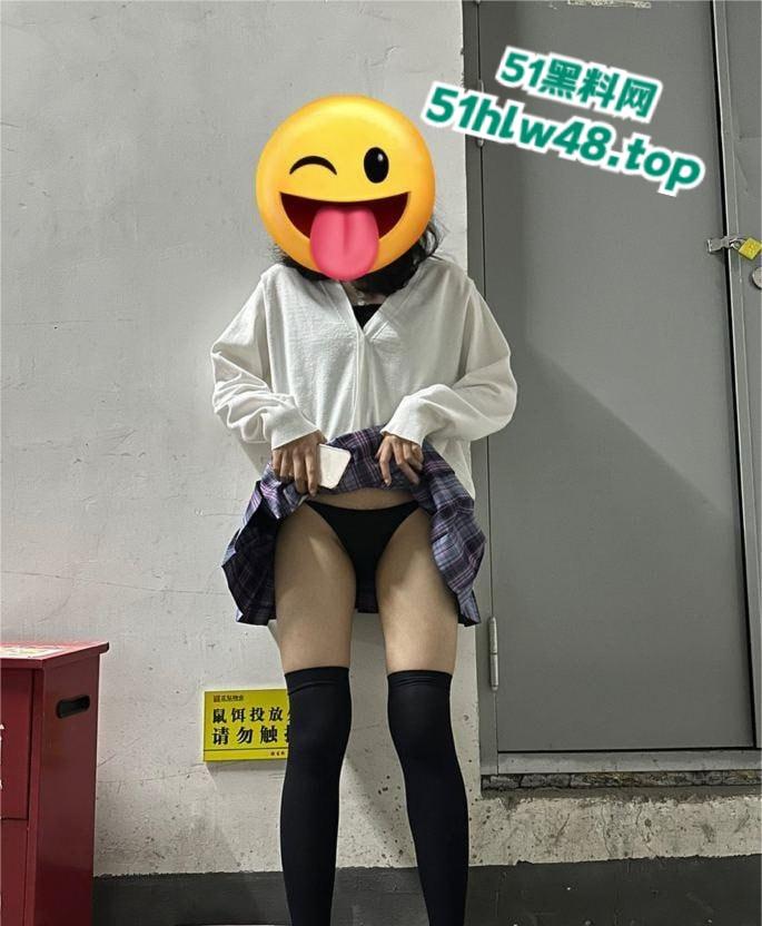 广东电子科技大学中山学院女大学生【曾嘉仪】被调教的黑料视频全校疯传,深喉跪舔后入爆操无套打桩高潮连连!-8