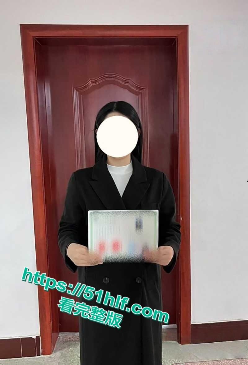 河南开封健身美女【来一份鲍汁】不雅视频被曝，性感公务员竟在外网当网黄，玩自慰直播喷尿超劲爆！-3