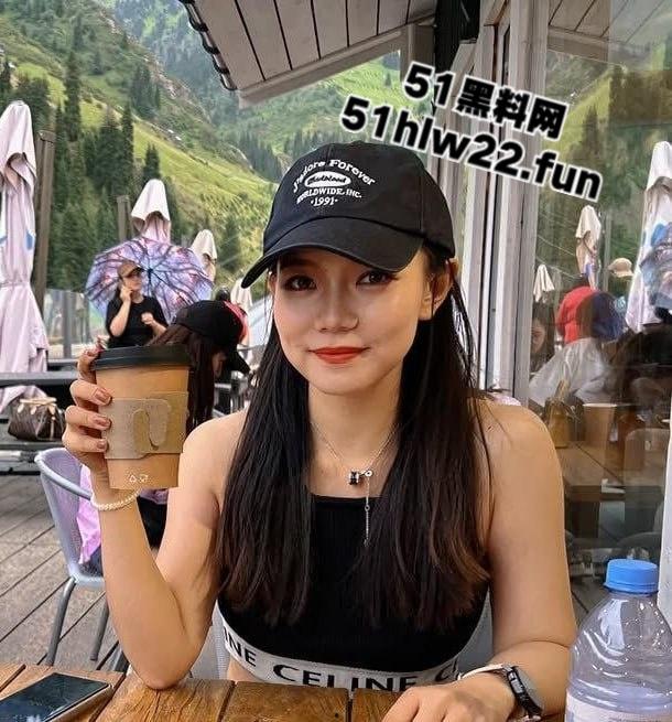 中国石油天然气集团【杨溢】出轨约炮视频被曝光,海外留学硕士兼党员先锋用大奶给情夫乳交最后舔精那一下骚爆了!-1