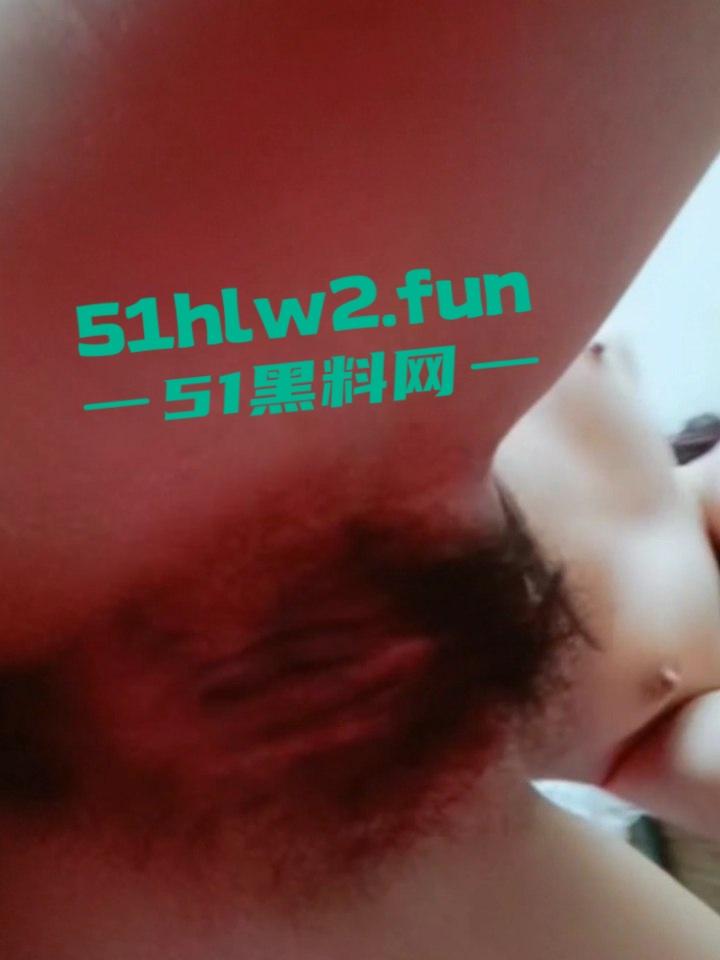 抖音母狗女主播【秃头甜心】清纯大学生网上在线卖骚,学拜金女勾引金主包养搞得自己身败名裂。-7