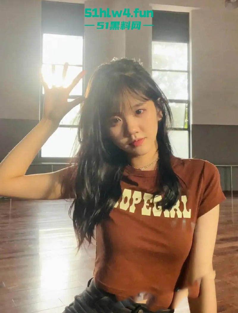 抖音纯欲天花板1800万网红【井川里予】现在已改名【痱子哭哭】不雅视频事件!纯欲天花板沦为擦边天花板 。-3