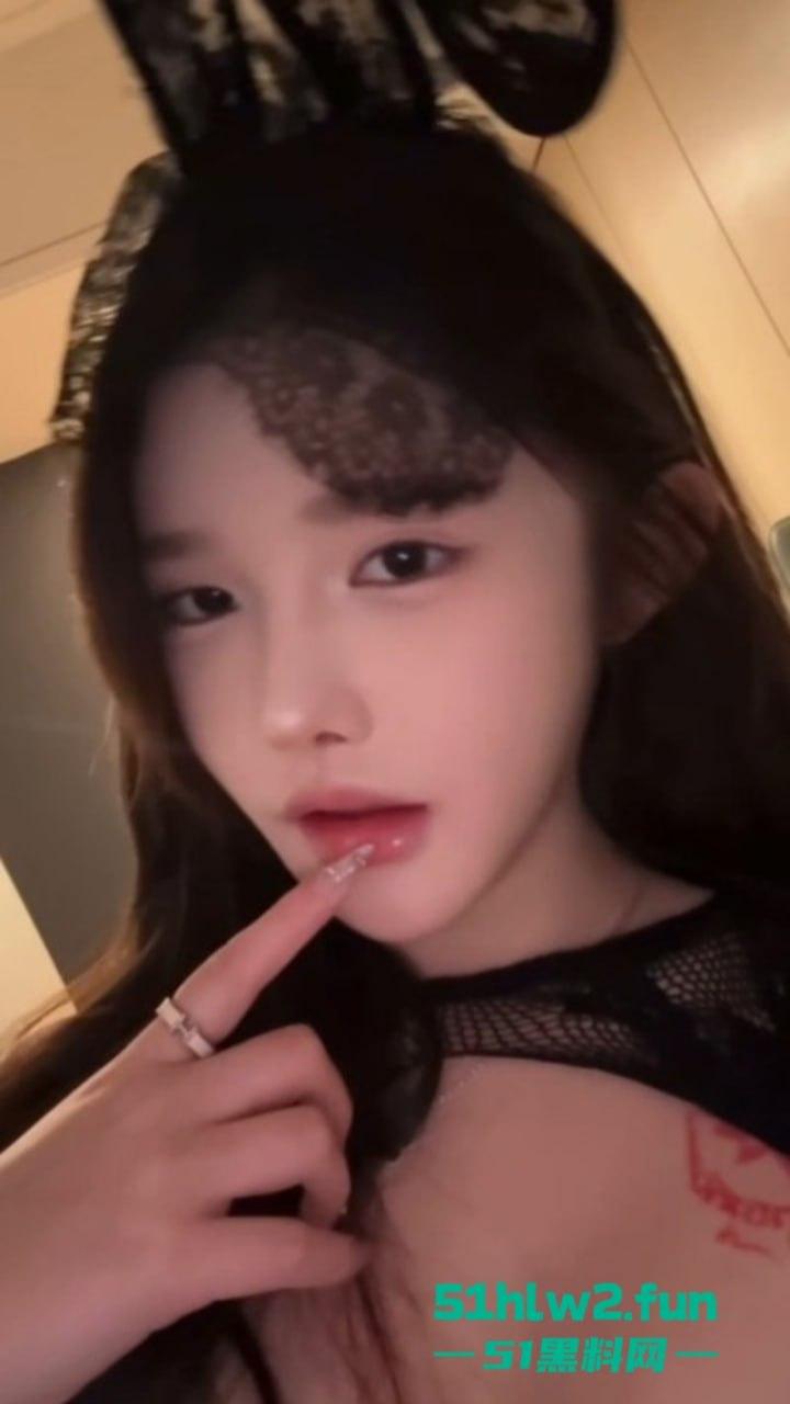 快手网红【美羊】被曝大尺度做爱视频,极品高颜值美女穿女仆装胯上骑乘伺候大佬!-2