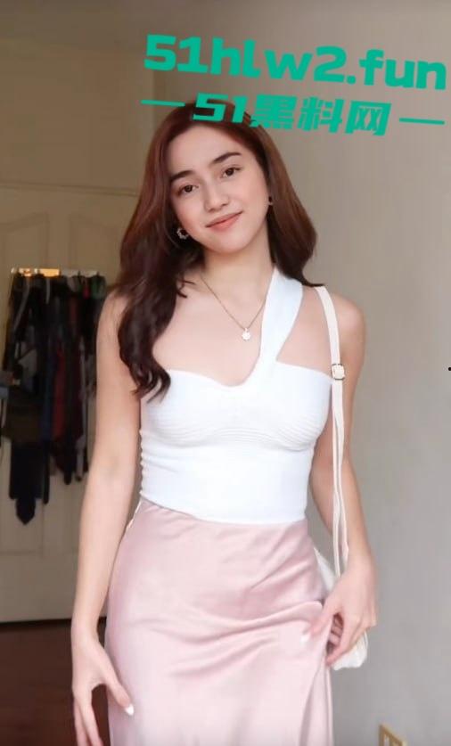 菲律宾网红【Julsbarba】性爱视频流出,笑得甜美,干起来肯定浪,白净母狗值得一试!-1