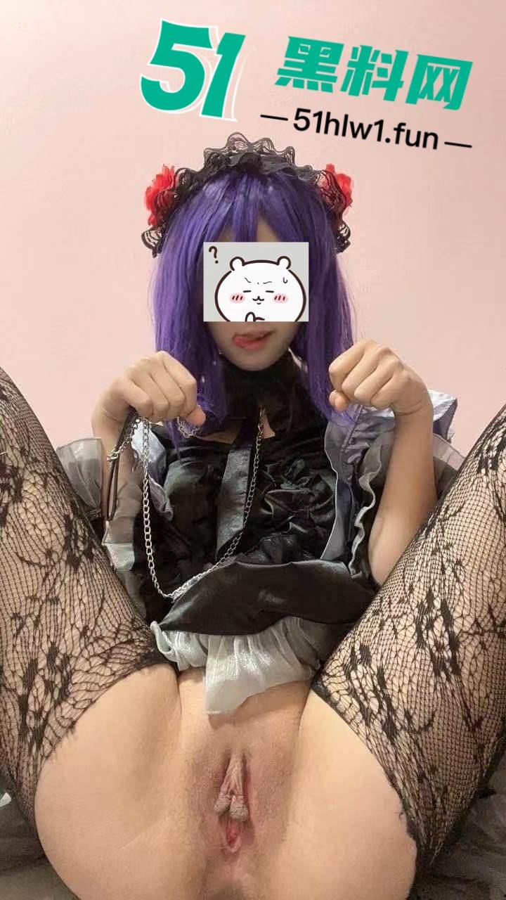 推特y2k少女博主【重生之我在X卖屁眼】首次直播撒尿元气少女对镜撒水,清纯羞涩太反差。-7