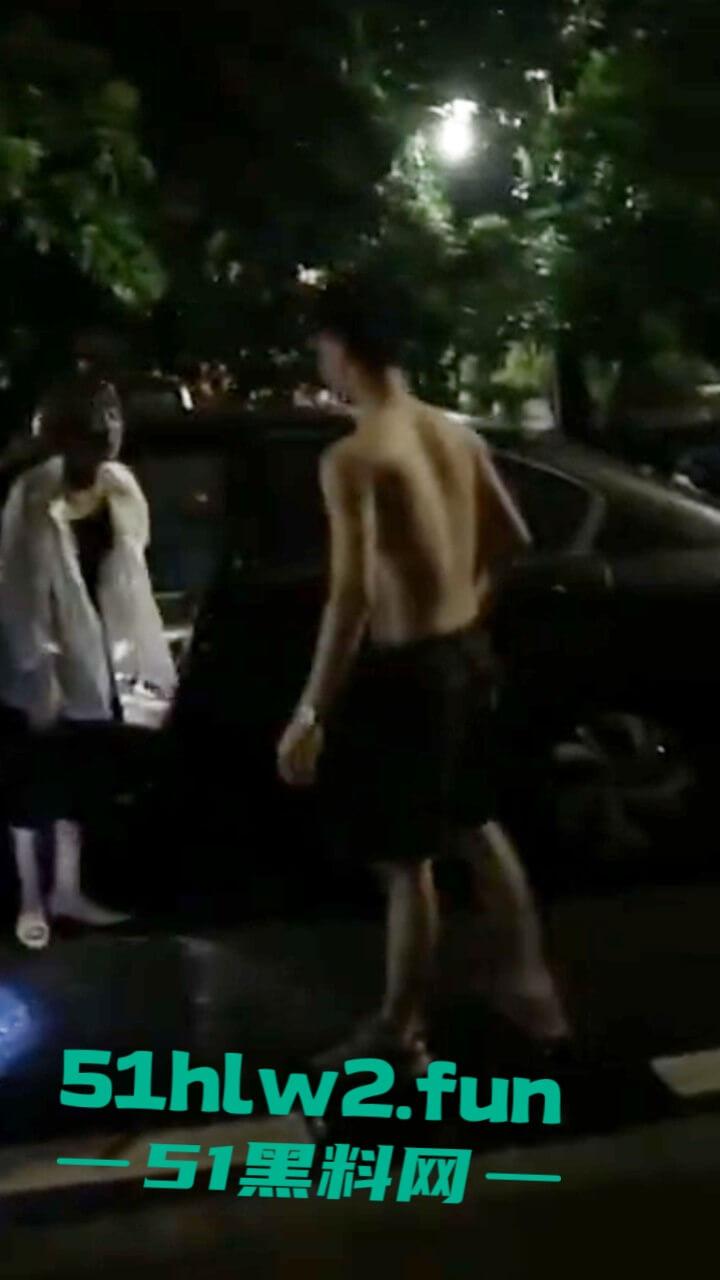 广东渣女开男友车装白富美出轨车震情人,男友用GPS找到当场抓住俩人奸情胆子是真大啊。-2