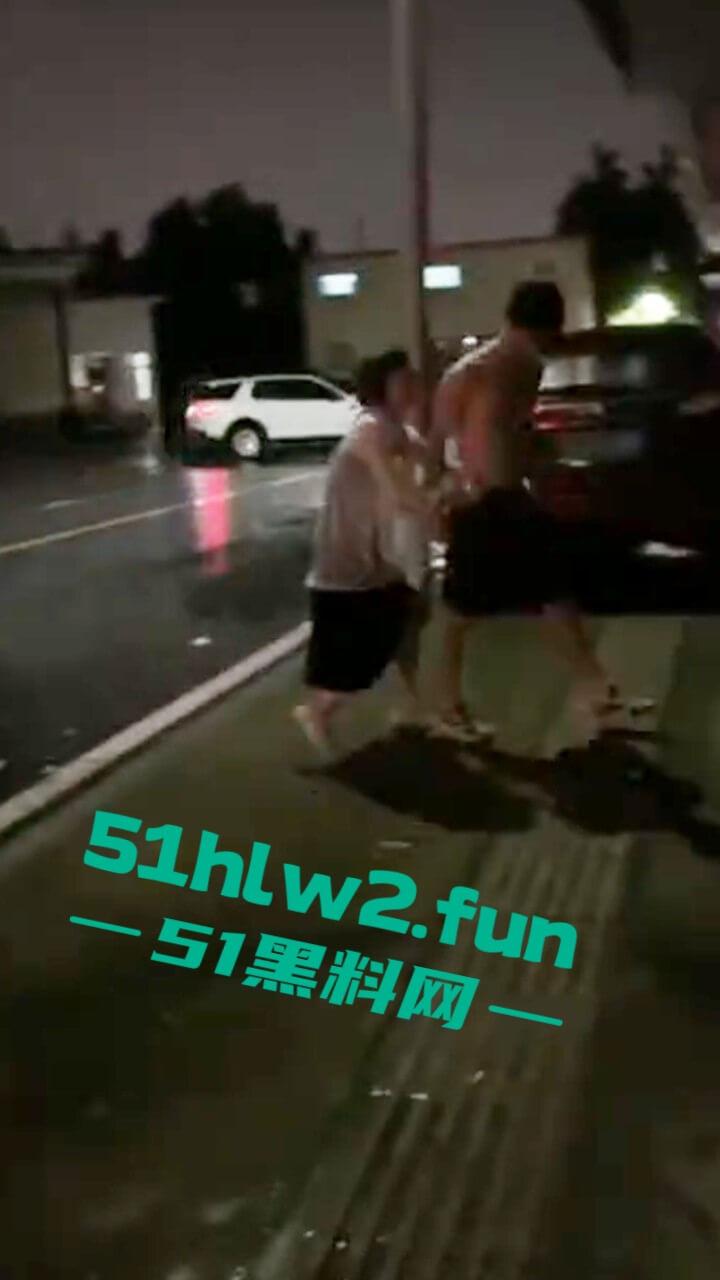 广东渣女开男友车装白富美出轨车震情人,男友用GPS找到当场抓住俩人奸情胆子是真大啊。-4