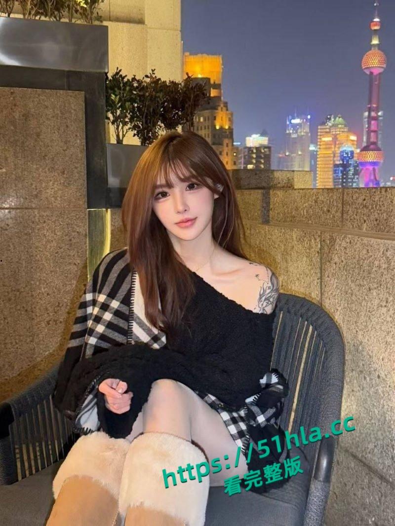 极品身材天生尤物抖音网红【彤彤】金主性爱视频流出,黑丝制服足交口交,尺度炸裂诱惑到爆炸!-3