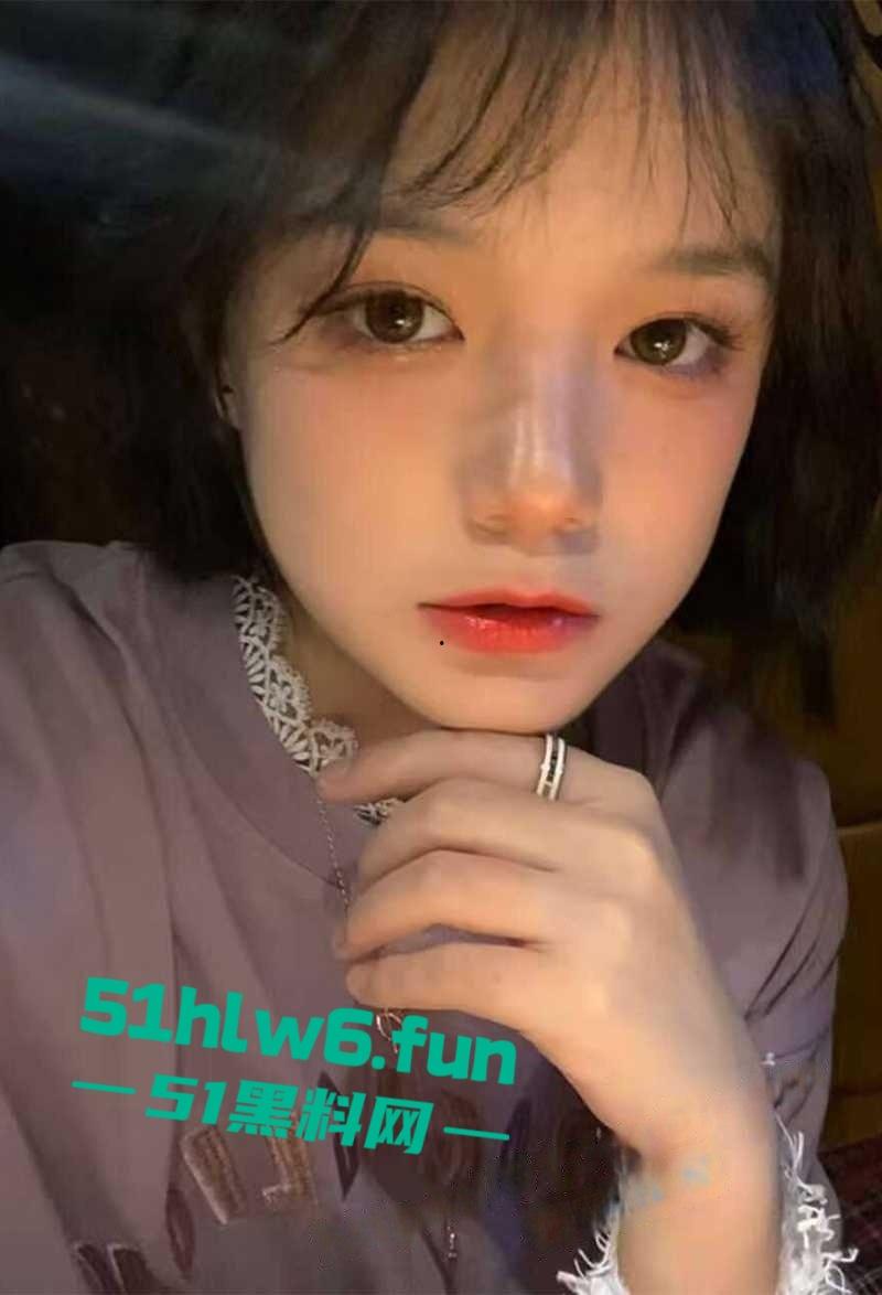 沈阳城市学院女神【张雨婷】露脸调教视频流出,口交吞精趴地当狗反差巨大!-1