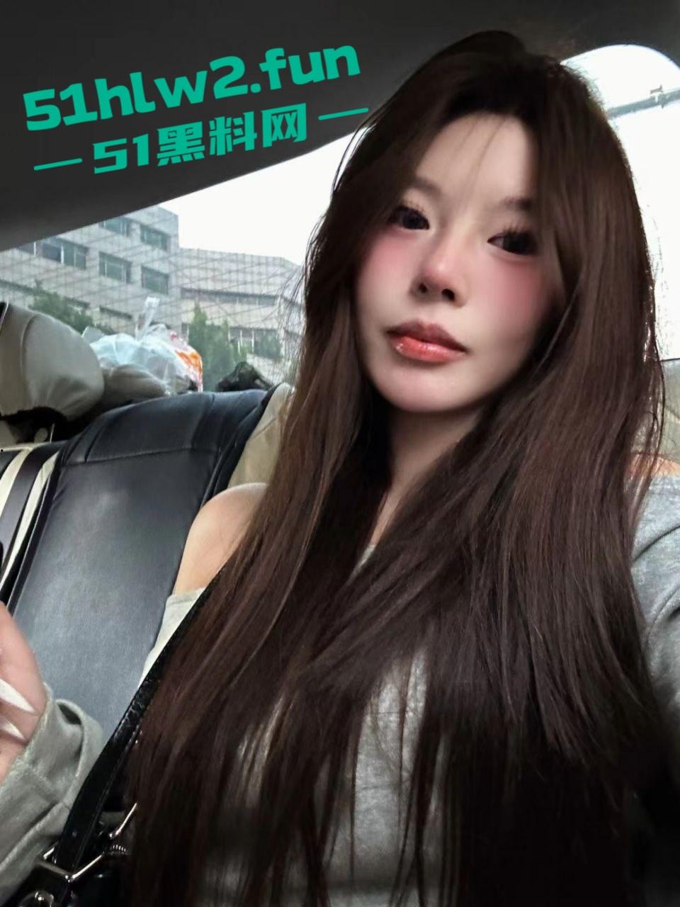 抖音高颜值女神【枭娍】曾6千都只能买下,擦边小视频的主播终于是被大哥拿下就是拍摄这角度太刁钻。-2