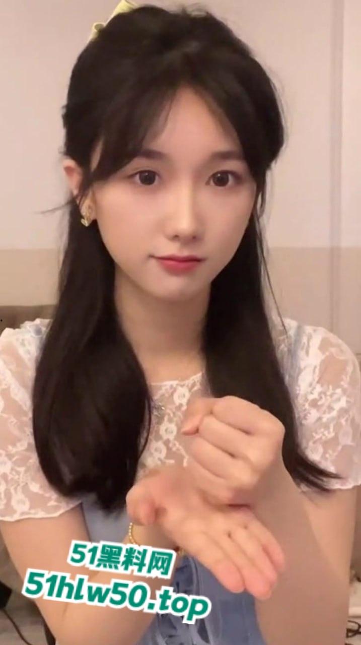 20万粉美女主播【小刘同学zzz】与探花李神约战,从沙发到床上强悍女上位!-7