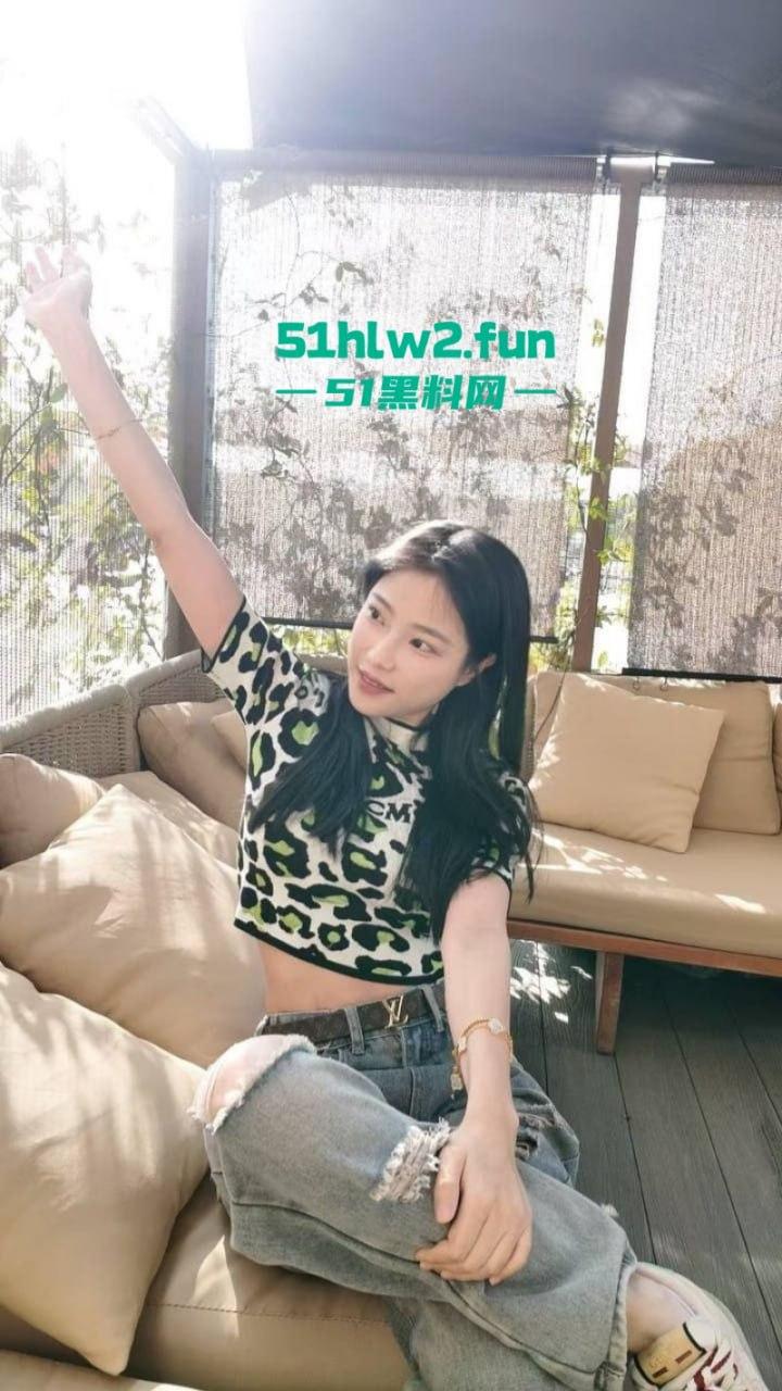 西安音乐学院艺术系学生妹【宋昕宸】汉服cos武媚娘服侍主人 让你感受帝王般的视觉冲击!-8