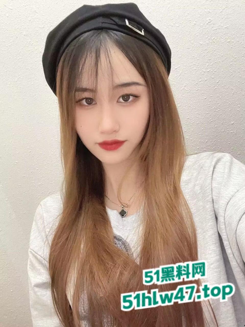 高颜值女大学生【薛翊宁】顶级身材反差女神,美腿修长诱人性爱图影泄密流出。-6